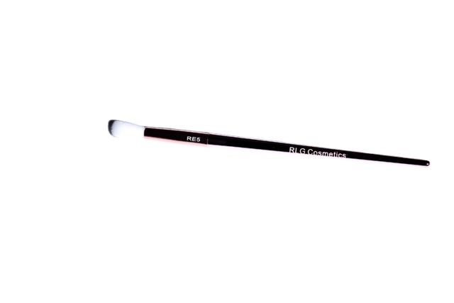 RLG Cosmetics Re 5- Nose Contour/ Blending Brush
