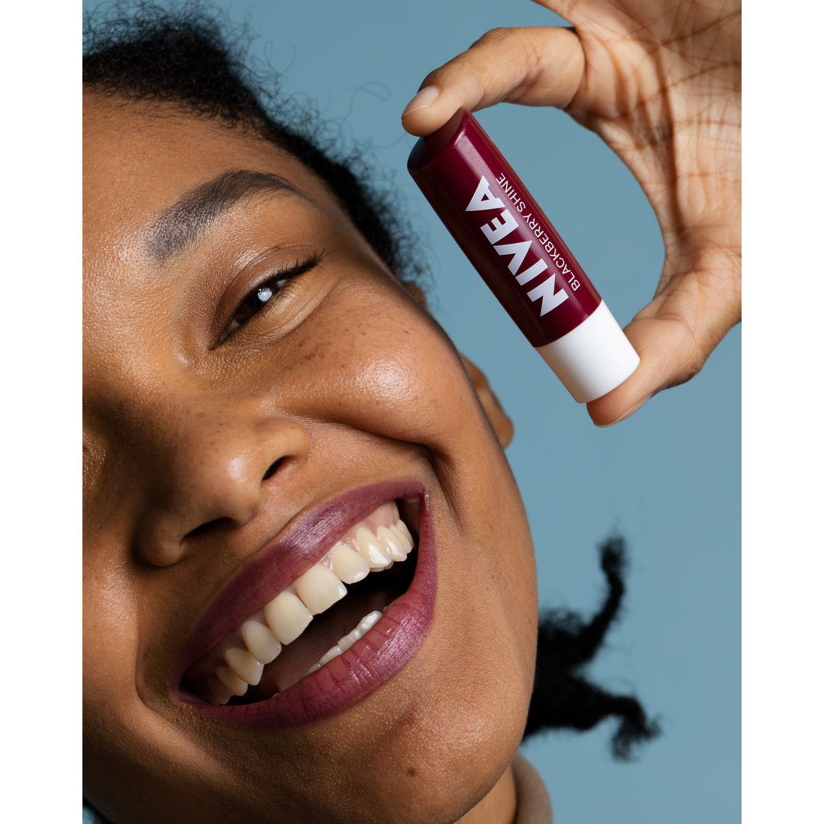 Nivea 24H Moisture Blackberry Shine Caring Lip Balm - Image 3